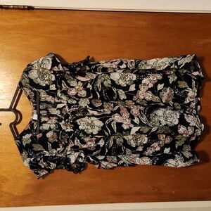 Short ruffled sleeve tank